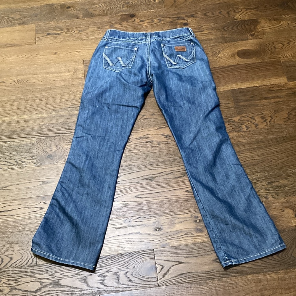 Women’s Wrangler Denim Jeans - Picture 2 of 4